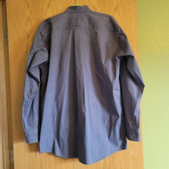 Men's Ariat Shirt - Picture 2 of 3